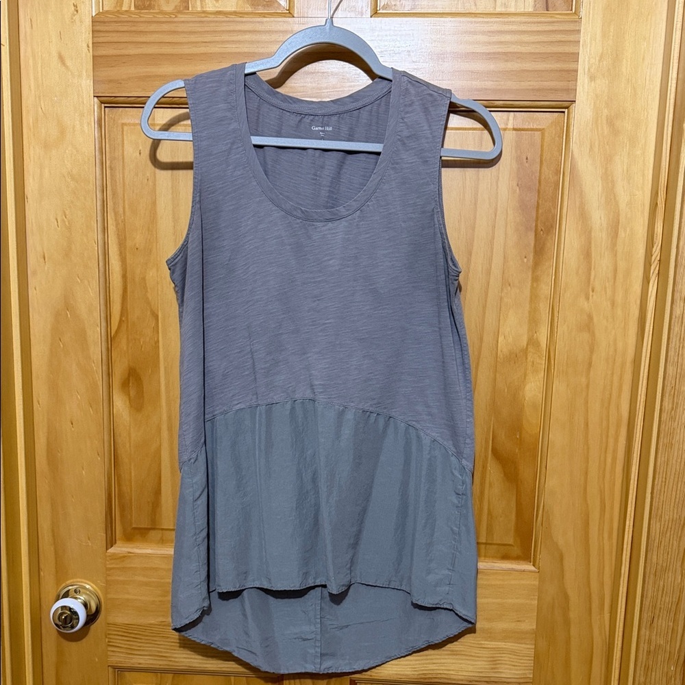 Garnet Hill Two-Tone Gray Sleeveless Top with High/Low Hem, Boho. Size Small.